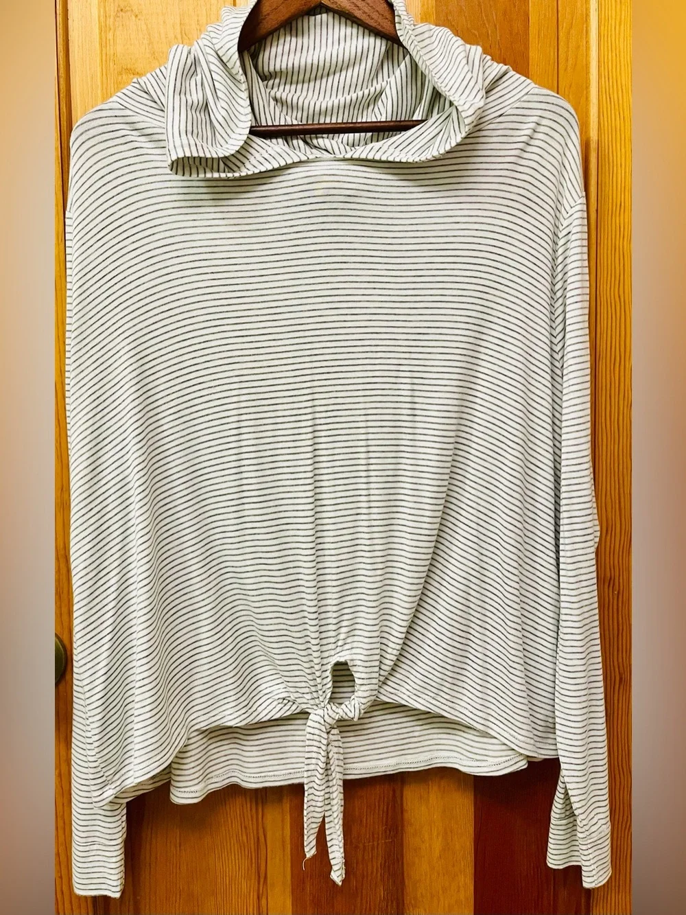 Women’s “dip sleep” Long Sleeve Knit Hooded Top
